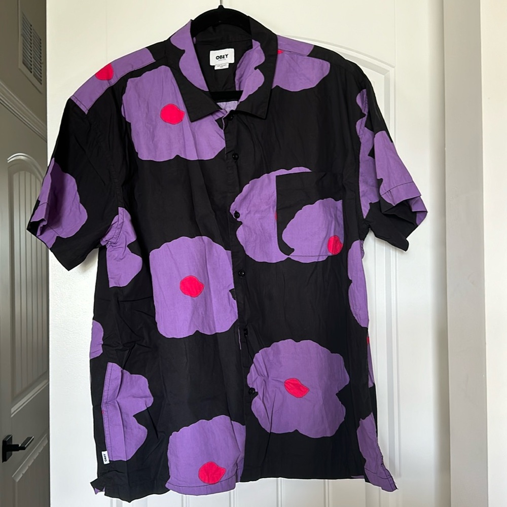 Mens fantastic fun casual button up short sleeve shirt. XX.